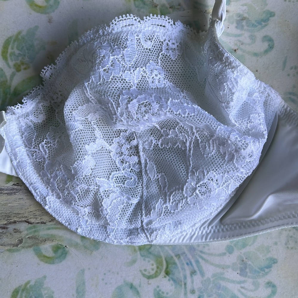 VS Unlined Demi Lace Bra White 34C - Picture 3 of 6